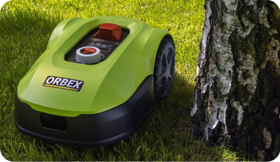 robot koszący omijający przeszkody w trakcie pracy